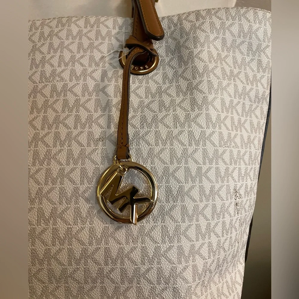 Michael Kors Large Jet Set Vanilla Tote